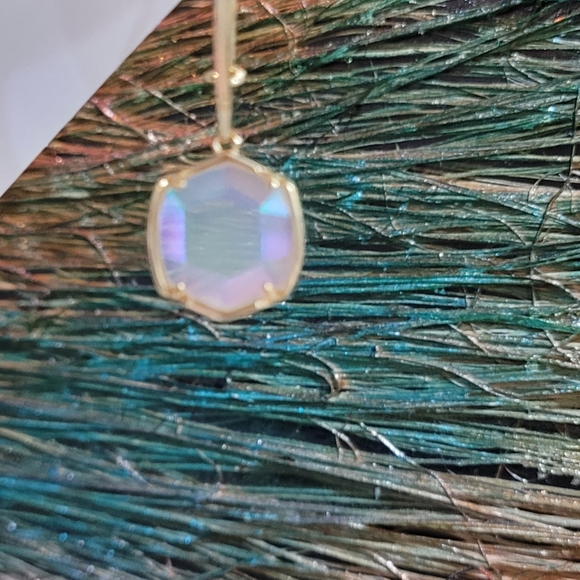 NWT Kendra Scott Earrings Iridescent Opalite in Gold - Picture 16 of 16